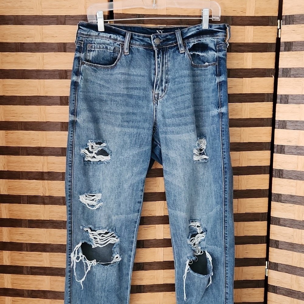 NY& Co boyfriend curvy jeans
